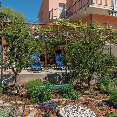 Apartments Villa Bella Vista Seget โตรกีร์ ภายนอก รูปภาพ