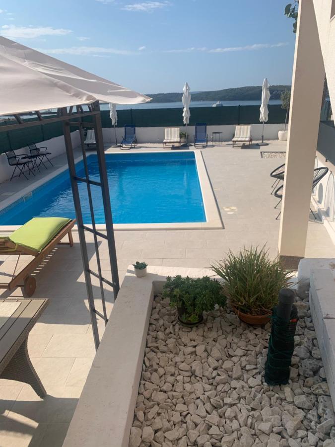 Apartments Villa Bella Vista Seget โตรกีร์ ภายนอก รูปภาพ