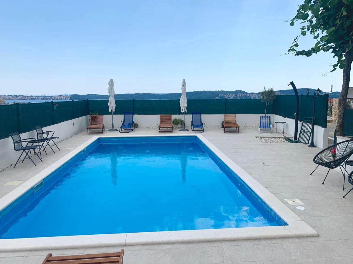 Apartments Villa Bella Vista Seget โตรกีร์ ภายนอก รูปภาพ