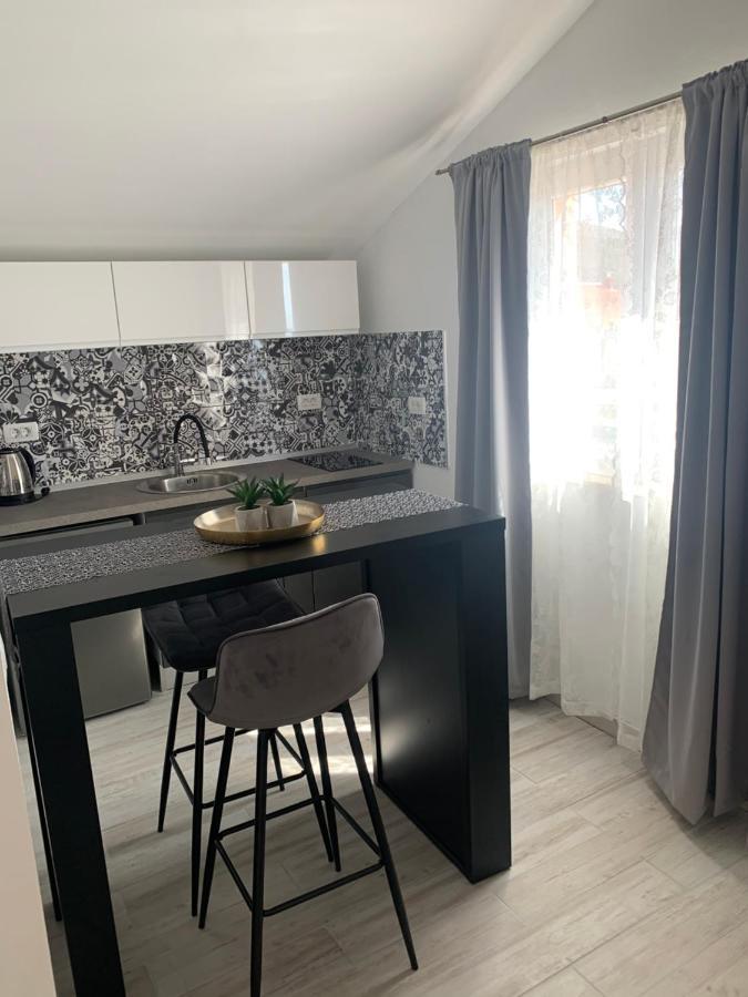 Apartments Villa Bella Vista Seget โตรกีร์ ภายนอก รูปภาพ
