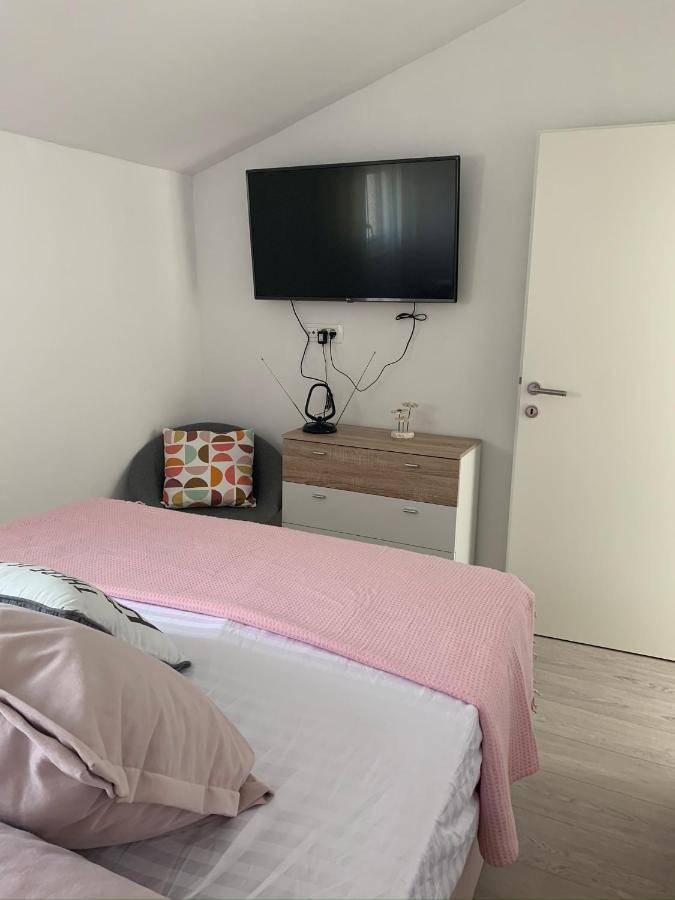 Apartments Villa Bella Vista Seget โตรกีร์ ภายนอก รูปภาพ