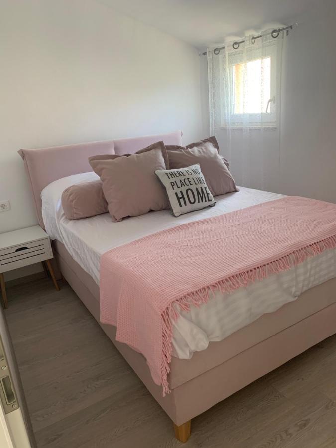 Apartments Villa Bella Vista Seget โตรกีร์ ภายนอก รูปภาพ
