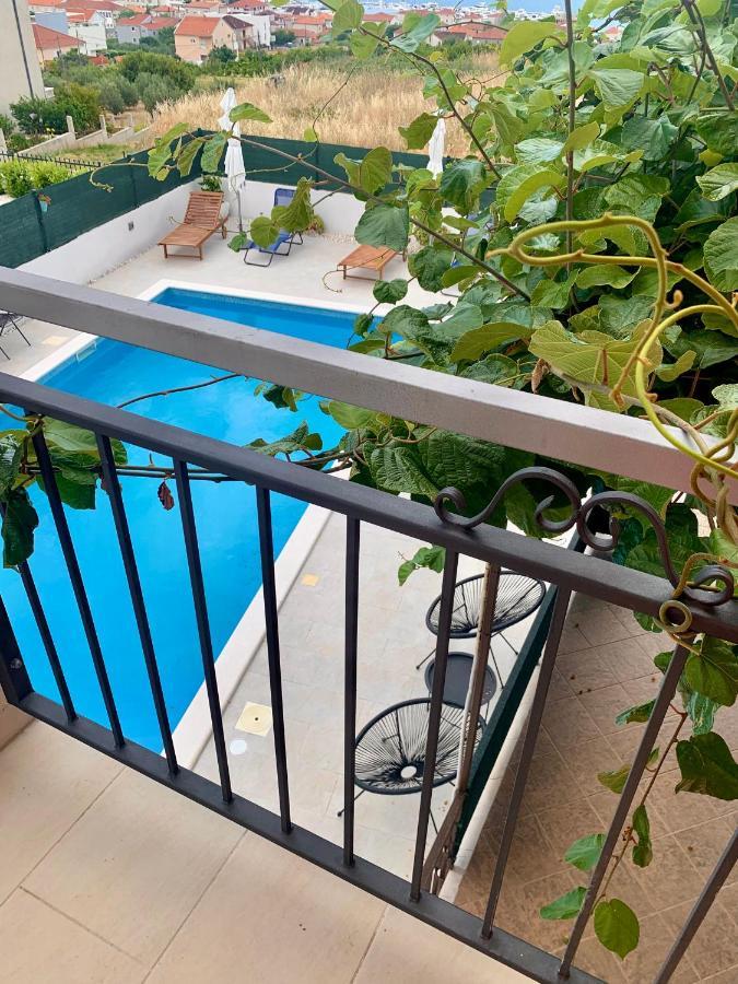 Apartments Villa Bella Vista Seget โตรกีร์ ภายนอก รูปภาพ