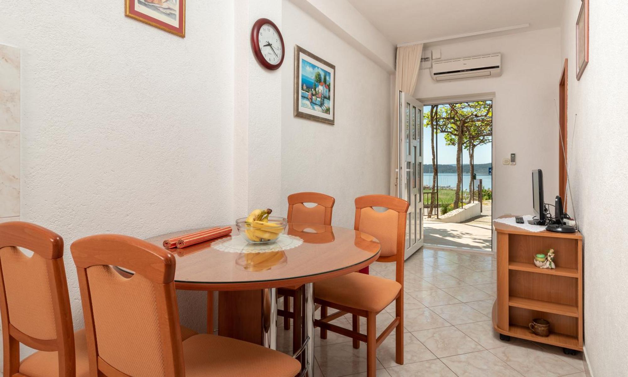 Apartments Villa Bella Vista Seget โตรกีร์ ภายนอก รูปภาพ