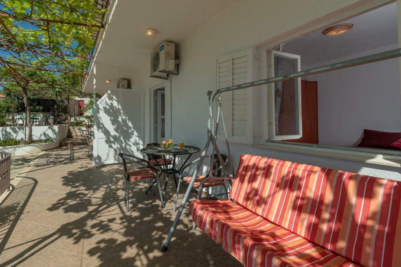Apartments Villa Bella Vista Seget โตรกีร์ ภายนอก รูปภาพ