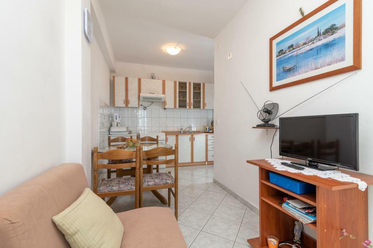 Apartments Villa Bella Vista Seget โตรกีร์ ภายนอก รูปภาพ
