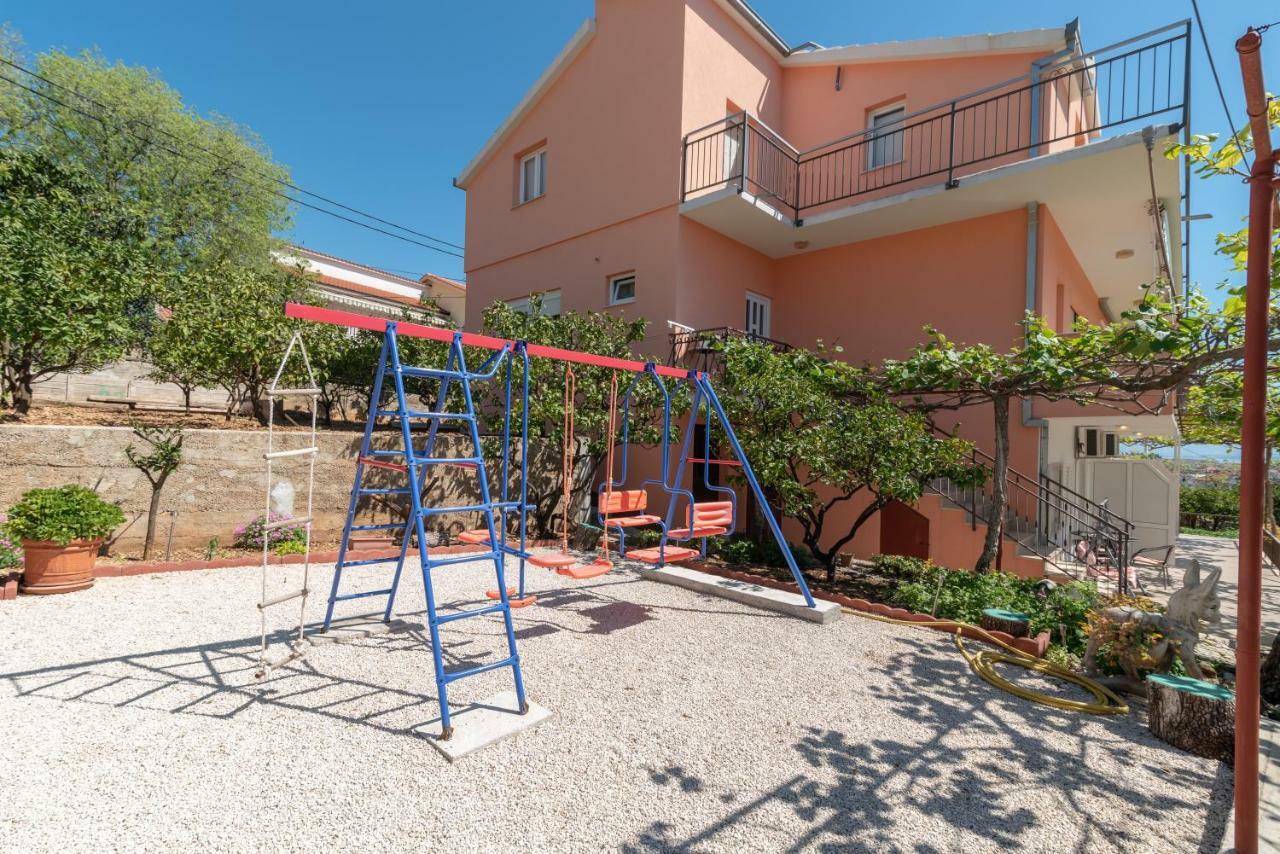 Apartments Villa Bella Vista Seget โตรกีร์ ภายนอก รูปภาพ