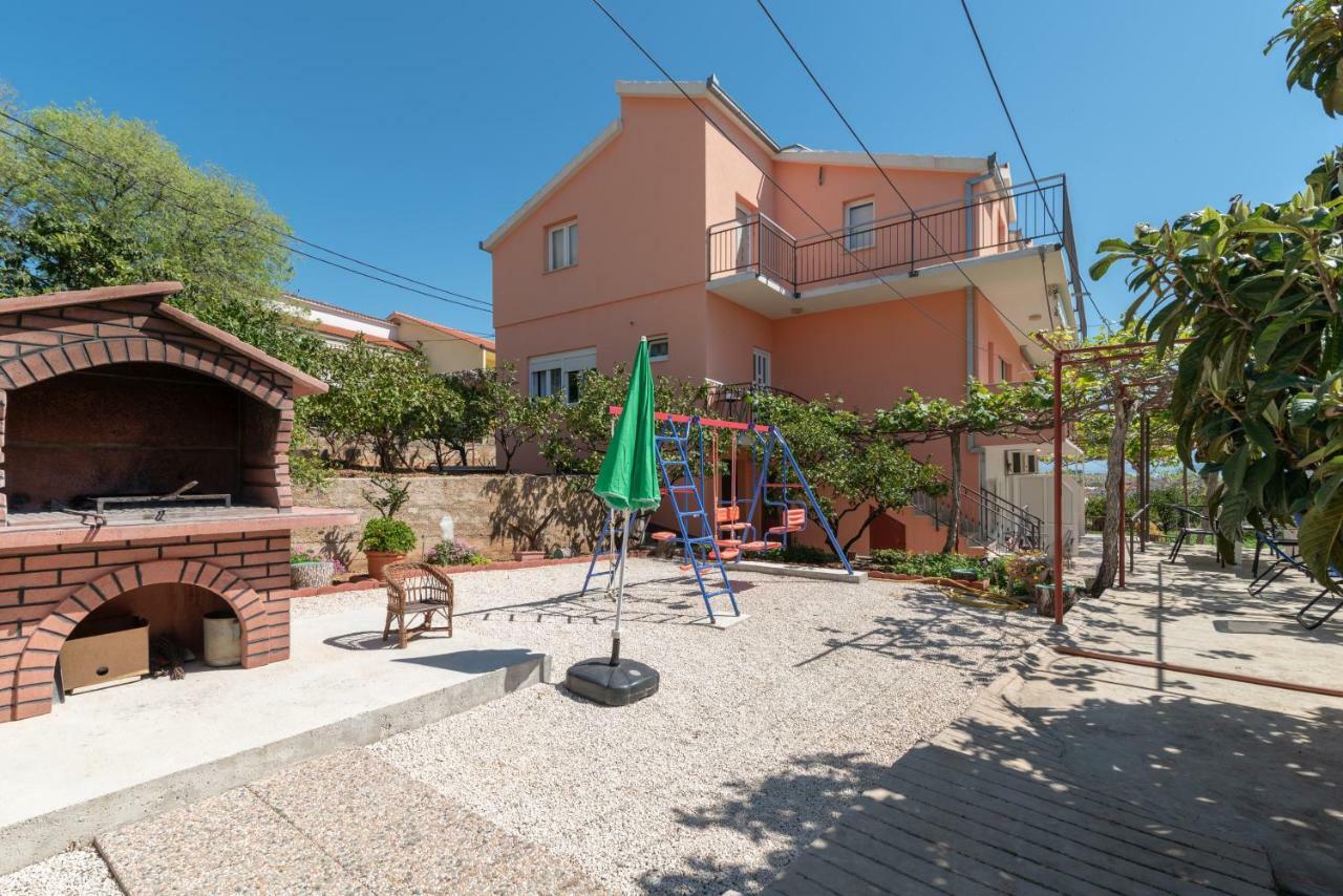 Apartments Villa Bella Vista Seget โตรกีร์ ภายนอก รูปภาพ