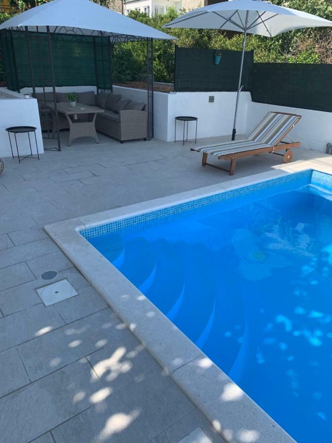 Apartments Villa Bella Vista Seget โตรกีร์ ภายนอก รูปภาพ